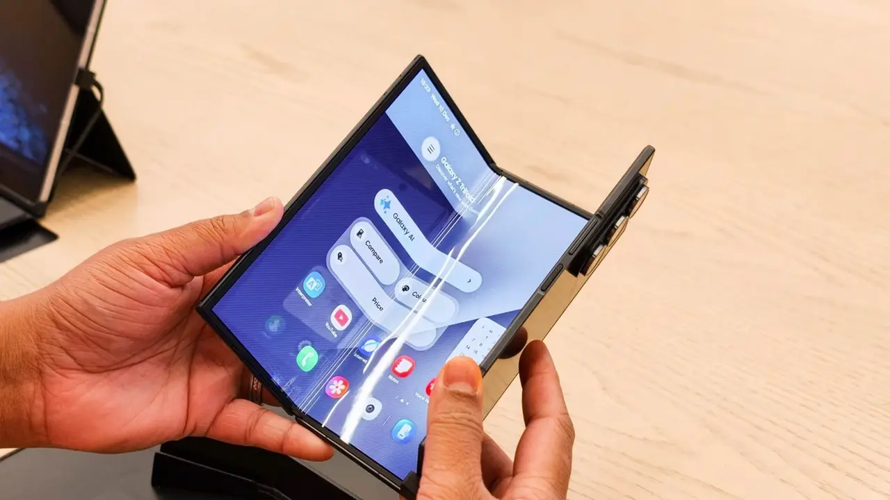 سامسونج تعيد إنتاج هاتف Galaxy Z TriFold القابل للطي بخطوة غير متوقعة